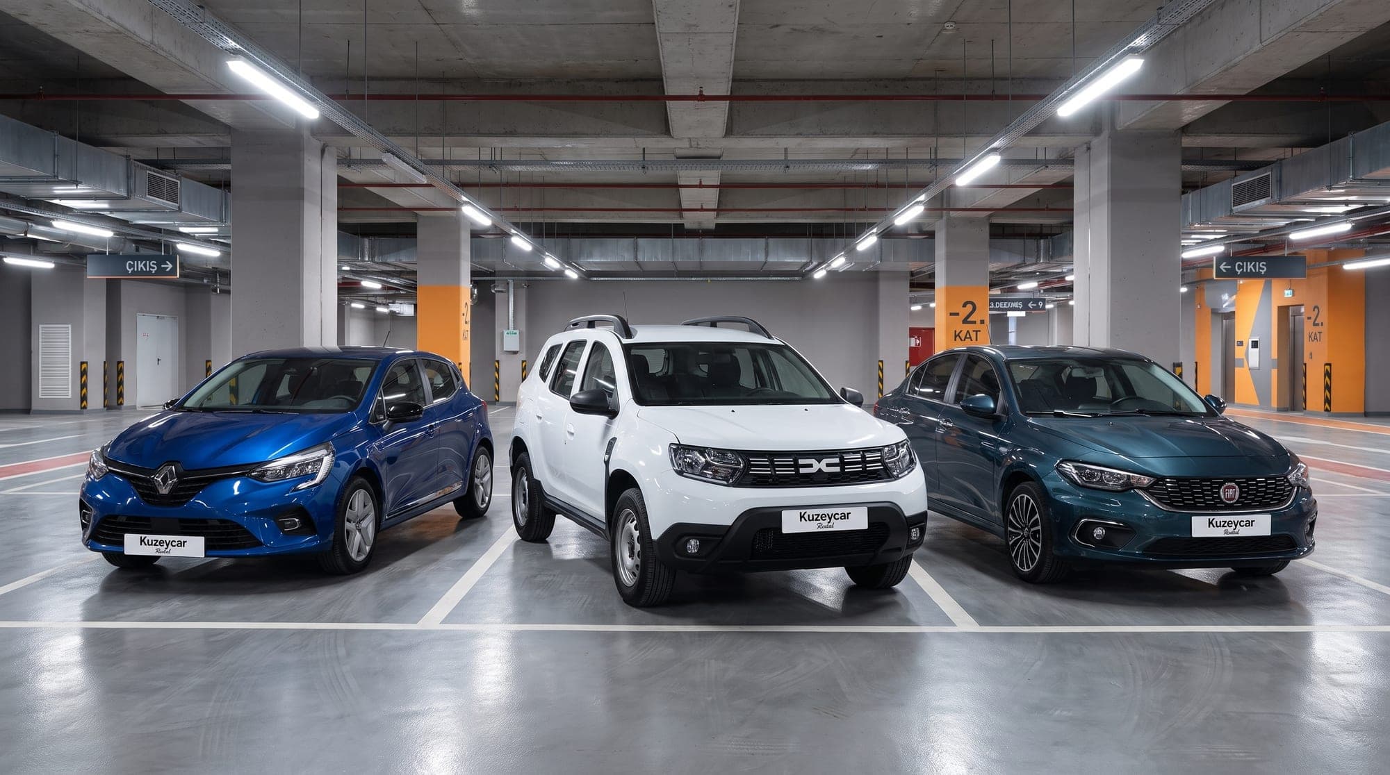 Kuzeycar Rental araç filosundan Renault, Dacia ve Fiat modelleri, kapalı otoparkta yan yana.